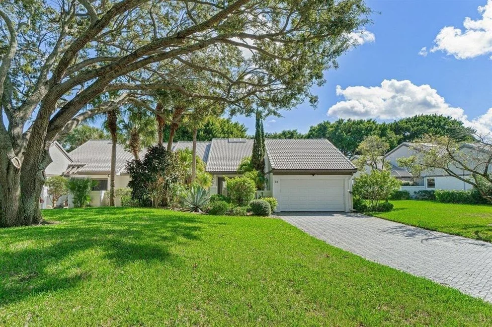 Unit for sale at 32 Clubhouse Lane, Boynton Beach, FL 33436