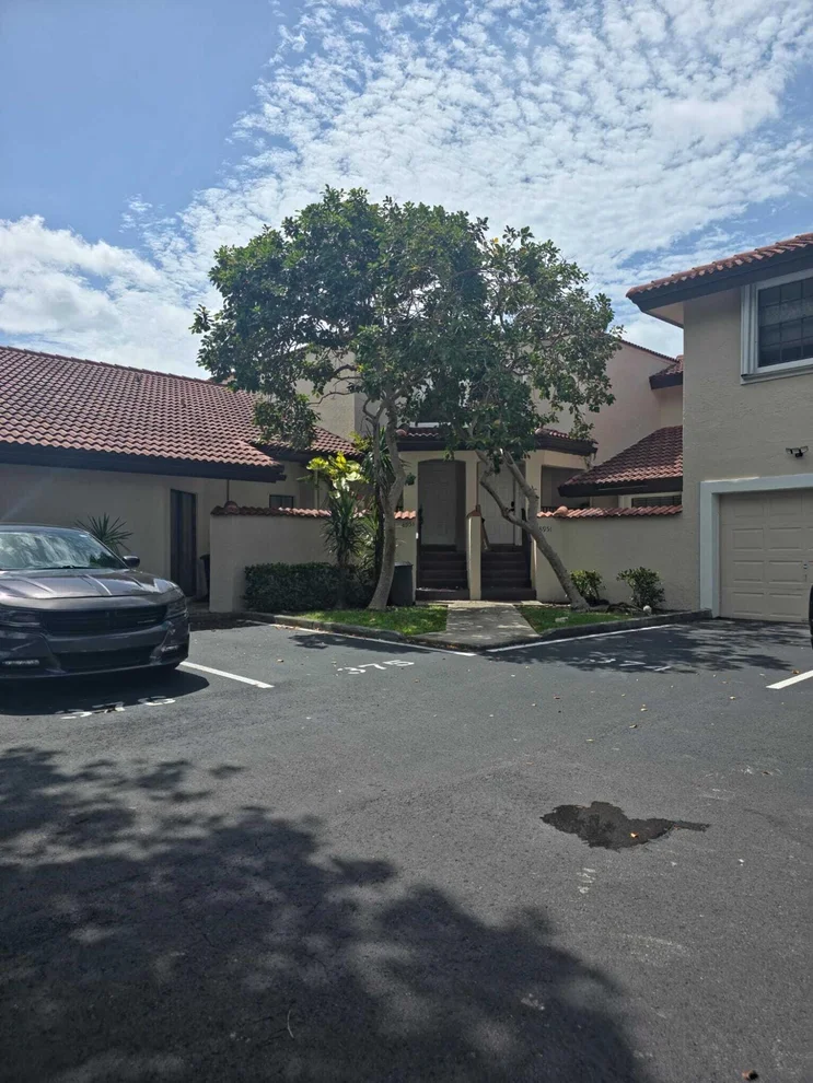 Unit for sale at 8953 W Sunrise Boulevard, Plantation, FL 33322