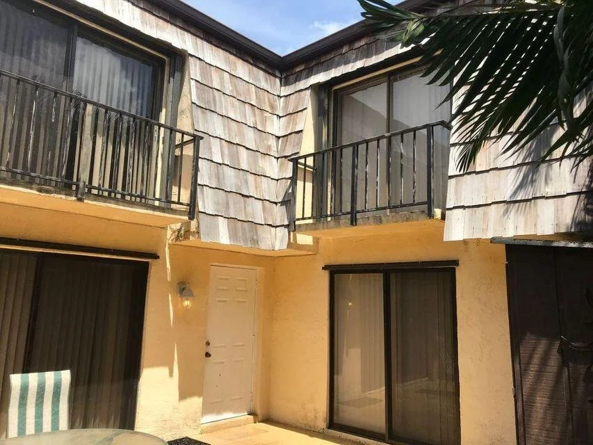 Unit for sale at 923 Springdale Circle, Palm Springs, FL 33461
