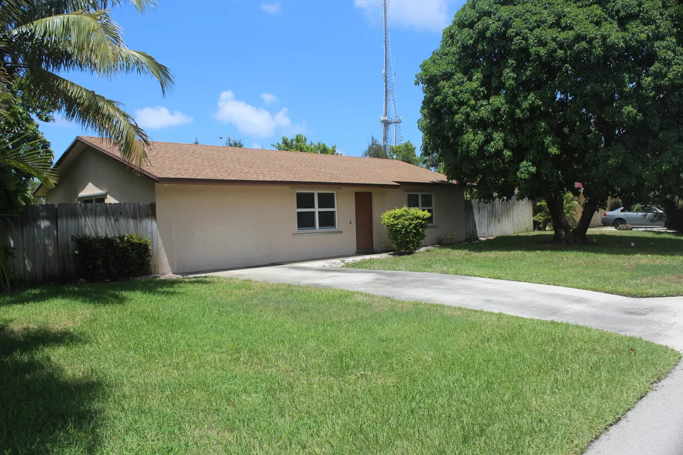 Unit for sale at 1605 Sherwood Drive, Mangonia Park, FL 33407