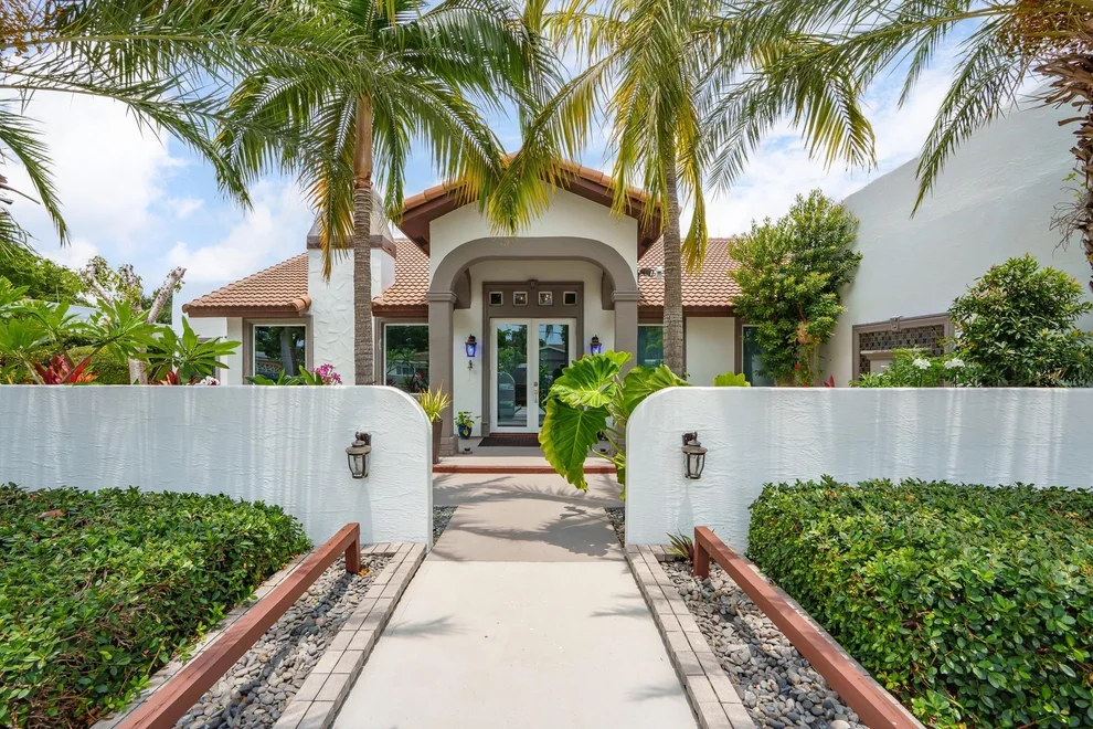Unit for sale at 611 NE 20th Street, Wilton Manors, FL 33305