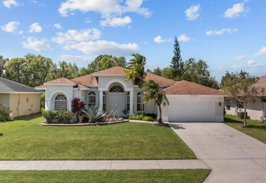 Unit for sale at 8625 SE Pinehaven Avenue, Hobe Sound, FL 33455