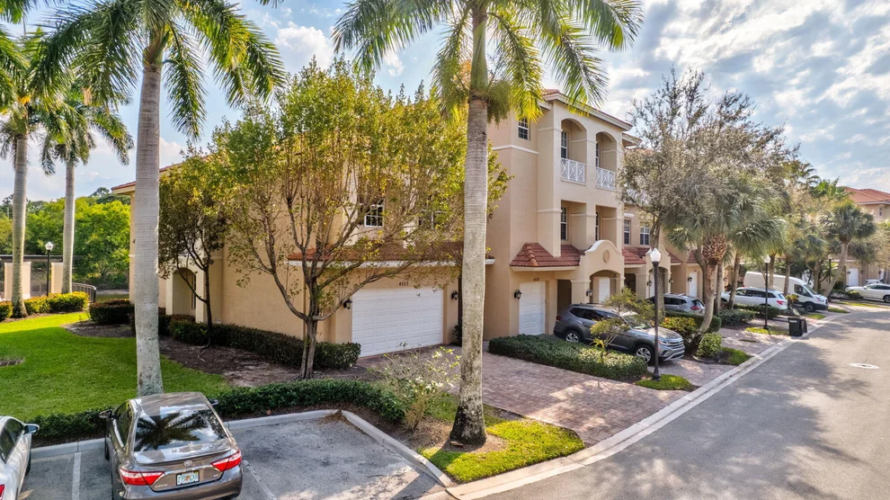 Unit for sale at 4553 Artesa Way S, Palm Beach Gardens, FL 33418