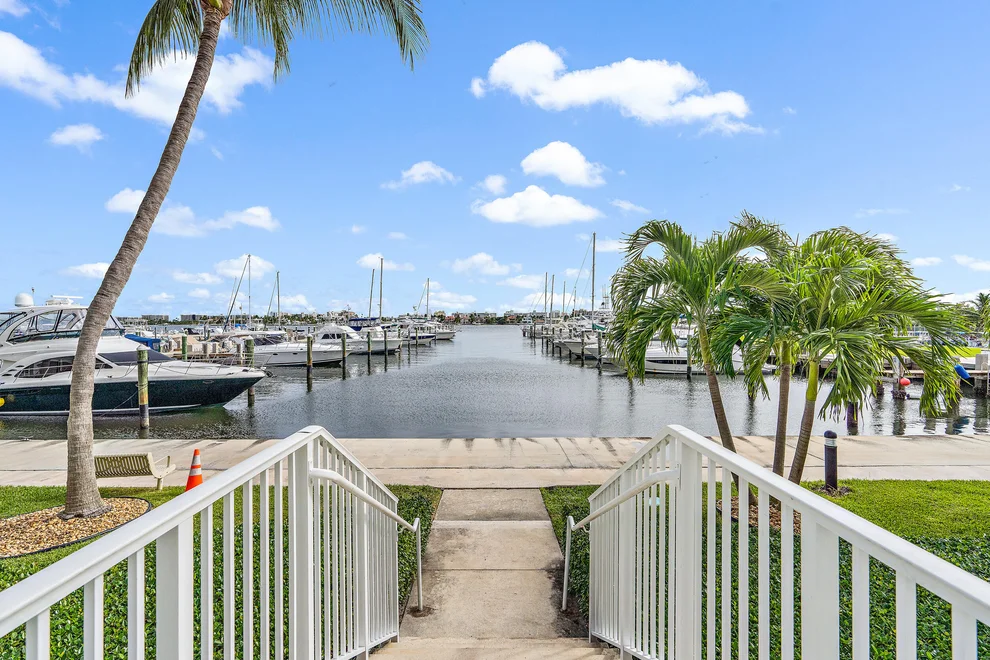 Unit for sale at 806 E Windward Way, Lantana, FL 33462