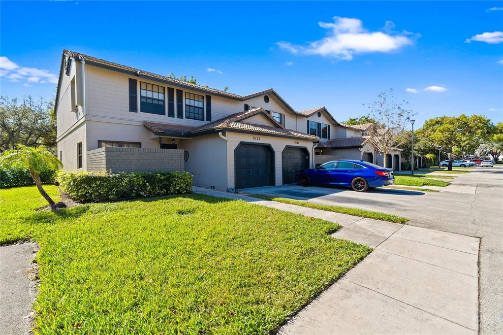 Unit for sale at 9129 N Vineyard Lake Drive, Plantation, FL 33324