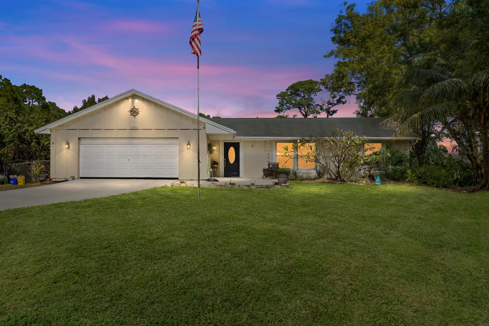 Unit for sale at 11983 59th Street N, The Acreage, FL 33411