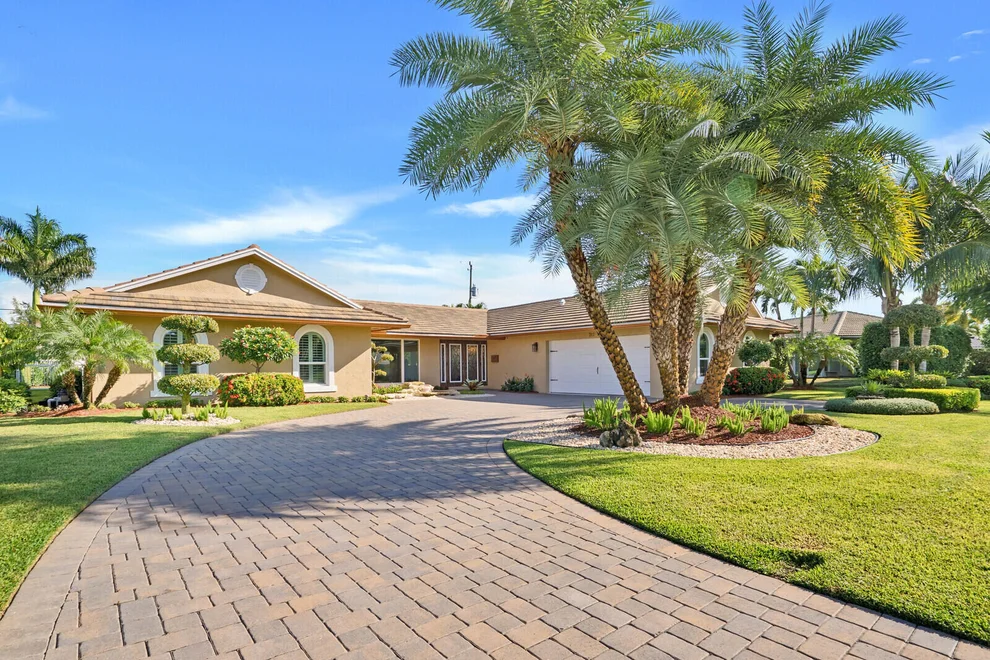 Unit for sale at 212 Gleneagles Drive, Atlantis, FL 33462