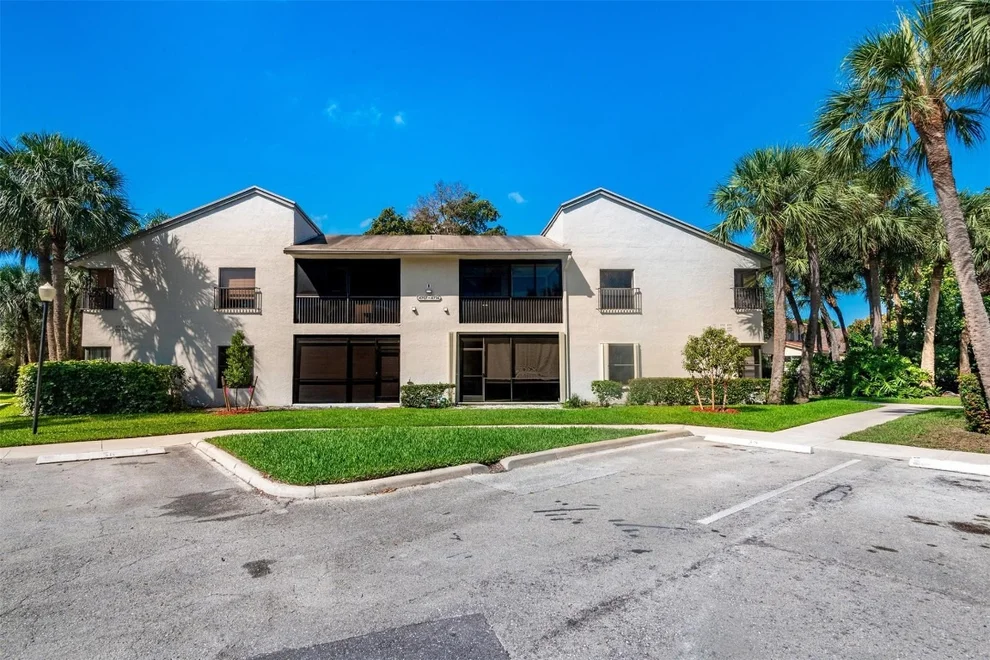 Unit for sale at 4712 NW 22 Street, Coconut Creek, FL 33063