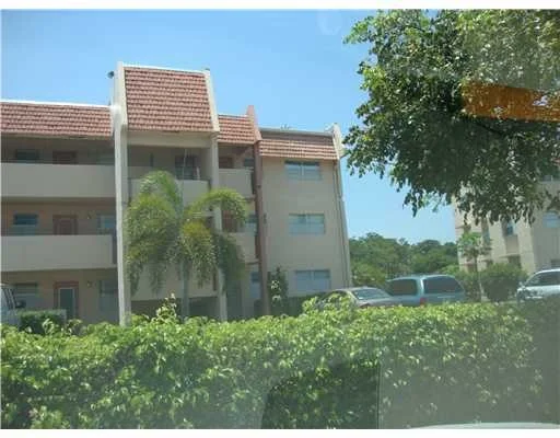 Unit for sale at 7867 GOLF CIRCLE Drive, Margate, FL 33063