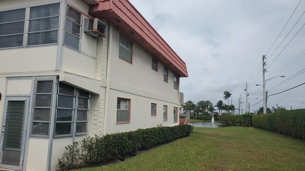 Unit for sale at 25 Saxony A, Delray Beach, FL 33446