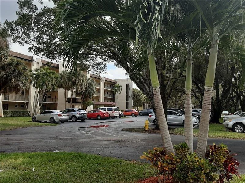 Unit for sale at 9430 Poinciana Place, Davie, FL 33324