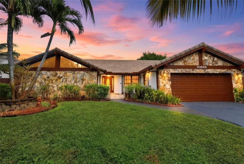Unit for sale at 10949 NW 1st Manor, Coral Springs, FL 33071