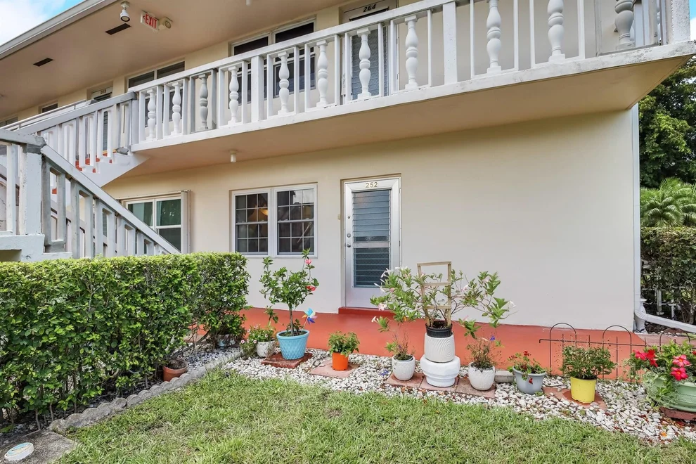 Unit for sale at 252 Coventry K, West Palm Beach, FL 33417