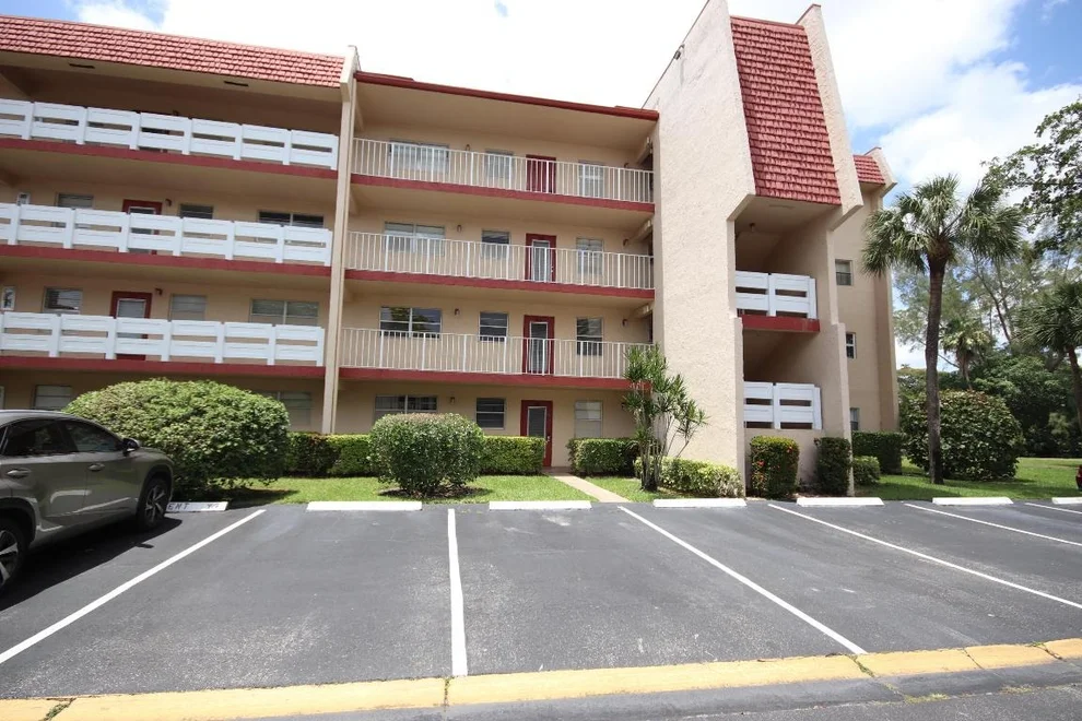 Unit for sale at 1025 Country Club Drive, Margate, FL 33063