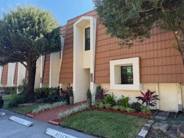 Unit for sale at 11580 NW 1st Street, Plantation, FL 33325
