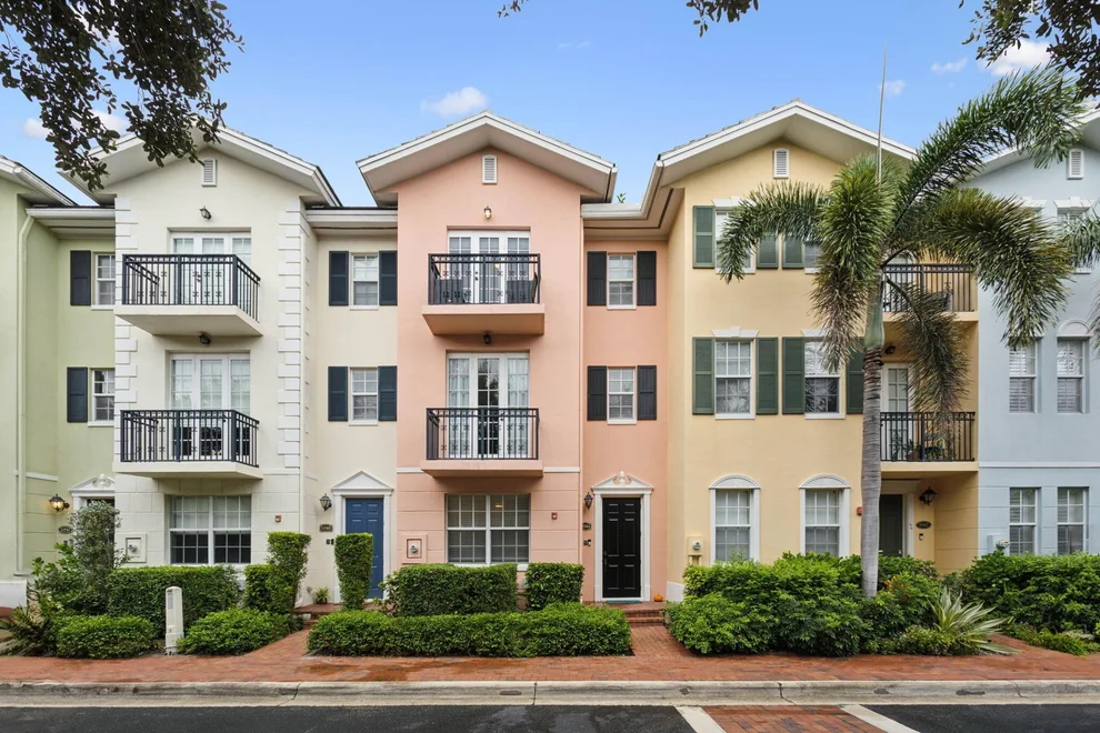 Unit for sale at 1044 E Heritage Club Circle, Delray Beach, FL 33483