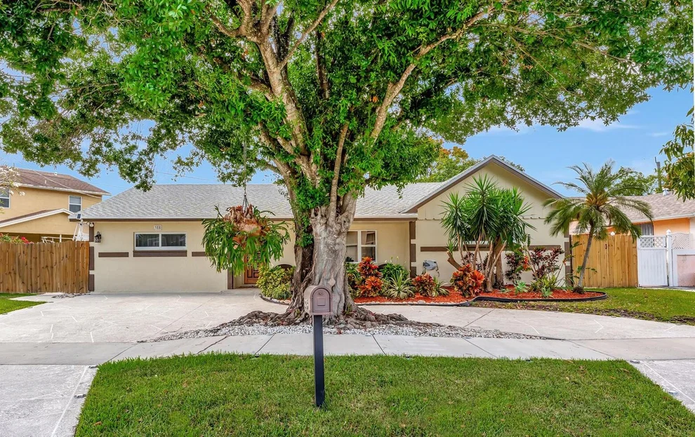 Unit for sale at 385 SW 31 Avenue, Deerfield Beach, FL 33442