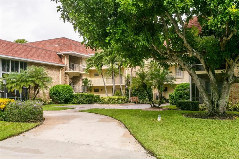 Unit for sale at 5500 Tamberlane Circle, Palm Beach Gardens, FL 33418