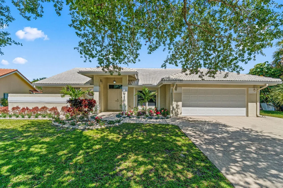 Unit for sale at 18330 Lake Bend, Jupiter, FL 33458