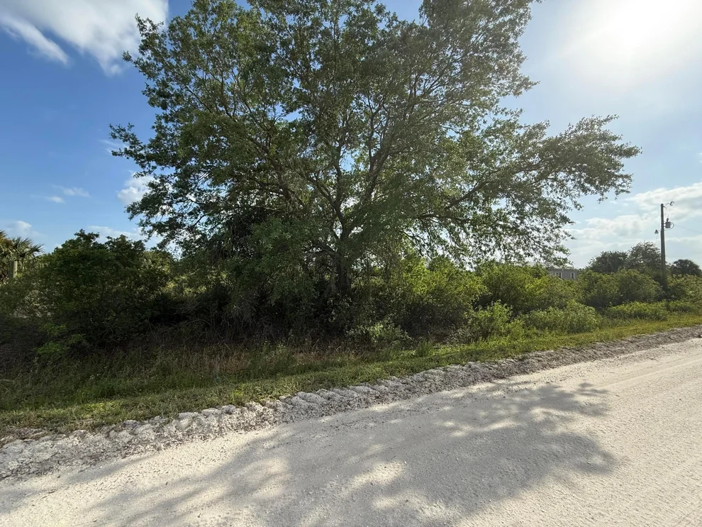 Unit for sale at 18924 NW 288th Street, Okeechobee, FL 34972