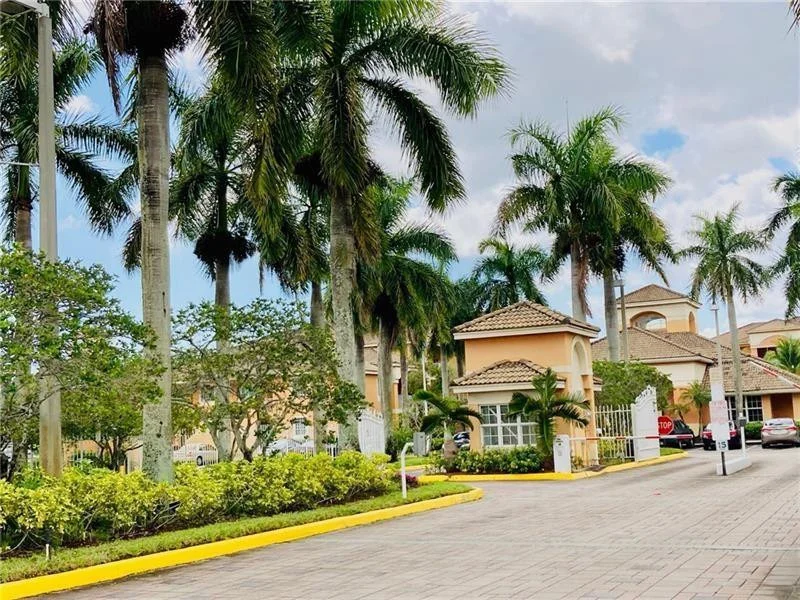 Unit for sale at 6928 SW 39th Street, Davie, FL 33314
