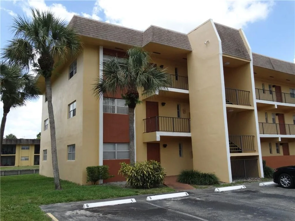 Unit for sale at 7960 N Colony Circle, Tamarac, FL 33321