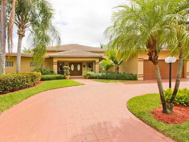 Unit for sale at 800 SW 89th Terrace, Plantation, FL 33324