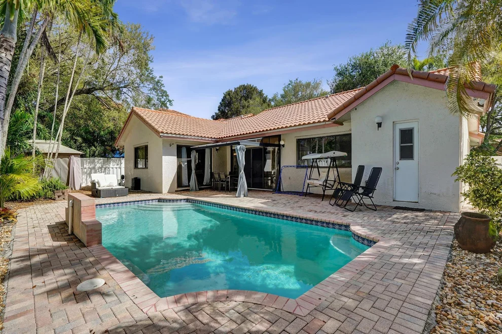Unit for sale at 10527 Zurich Street, Cooper City, FL 33026
