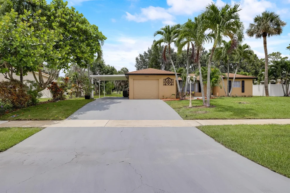 Unit for sale at 7235 St Andrews Rd Road, Lake Worth, FL 33467