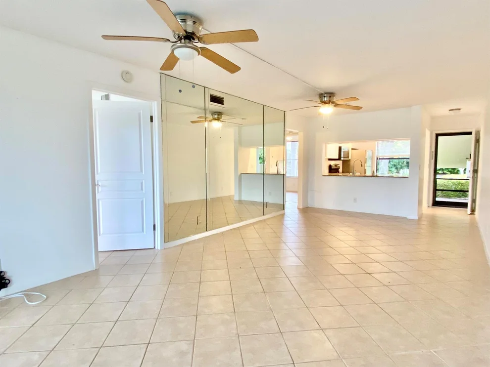 Unit for sale at 6928 Briarlake Circle Circle, Palm Beach Gardens, FL 33418