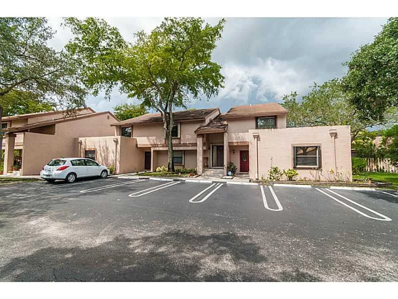 Unit for sale at 44 Chestnut Circle, Cooper City, FL 33026