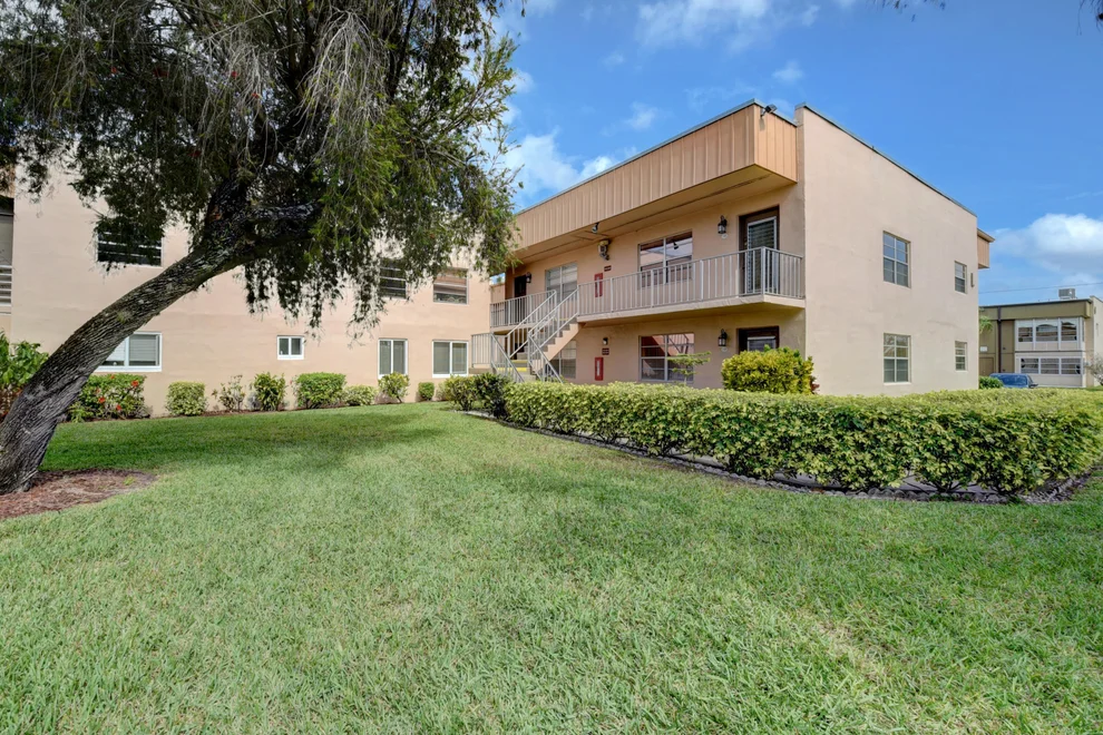 Unit for sale at 555 Burgundy L, Delray Beach, FL 33484