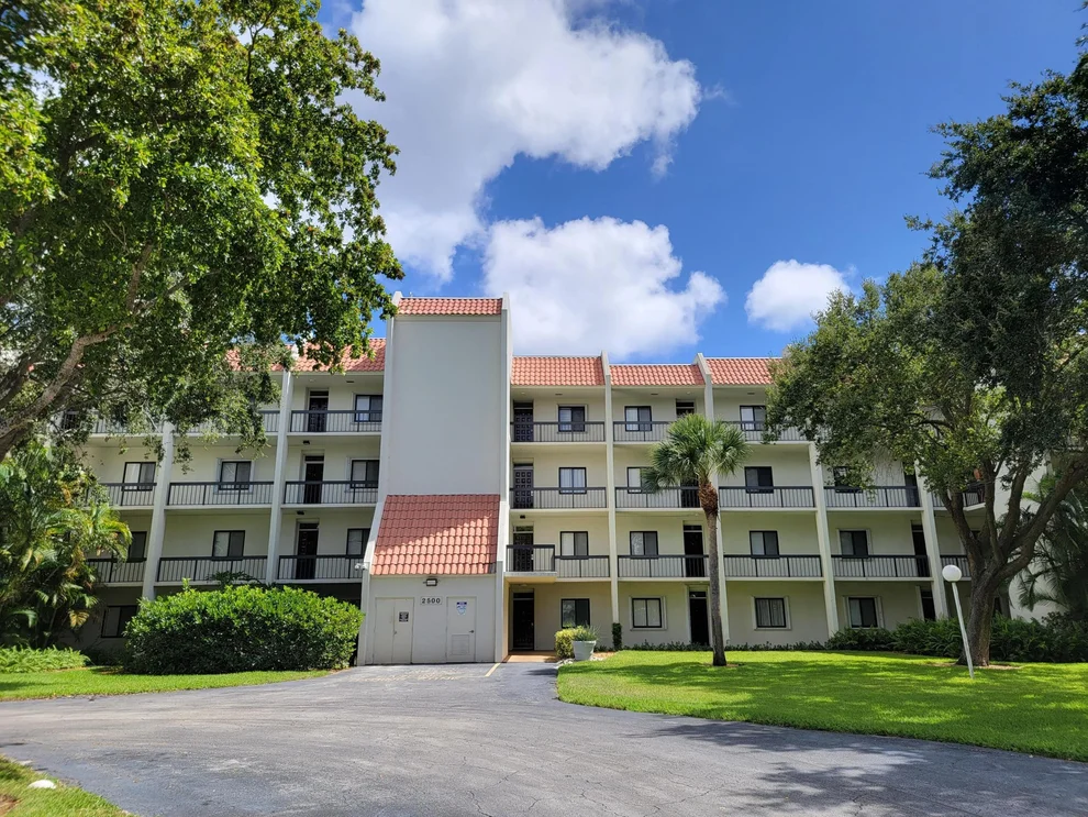 Unit for sale at 2500 Presidential Way, West Palm Beach, FL 33401