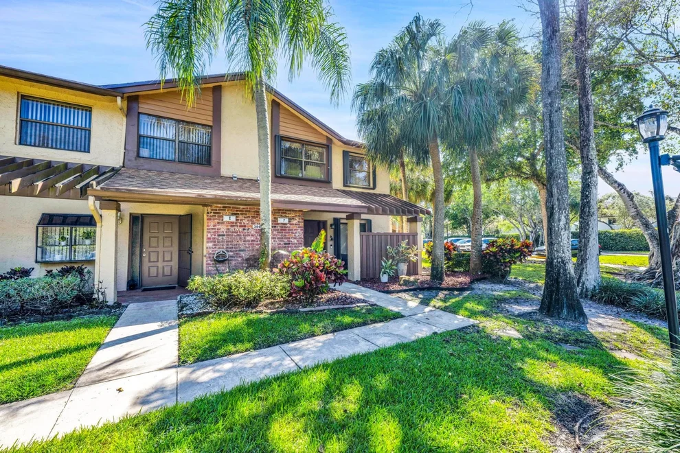 Unit for sale at 3963 Cocoplum Circle, Coconut Creek, FL 33063