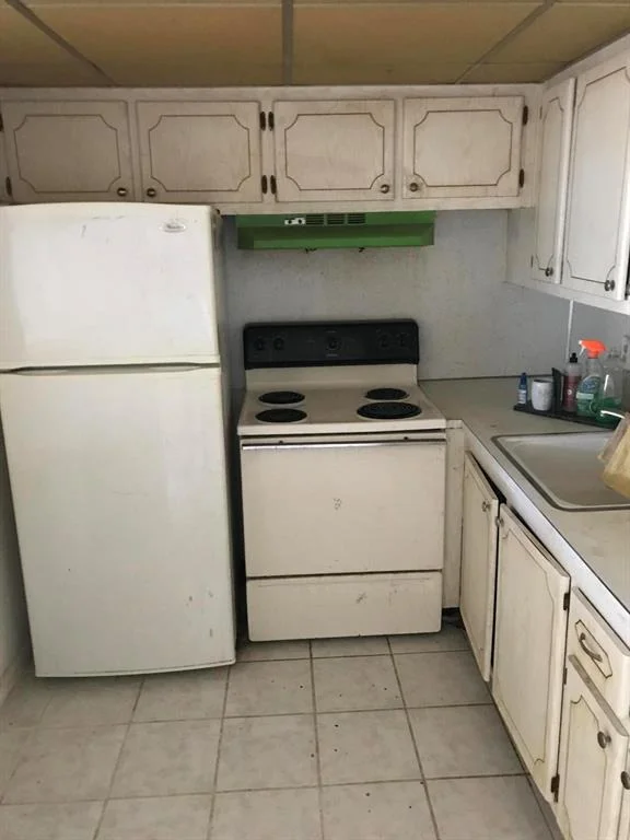 Unit for sale at 125 Berkshire F, West Palm Beach, FL 33417