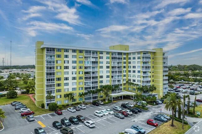 Unit for sale at 4400 Hillcrest Drive, Hollywood, FL 33021