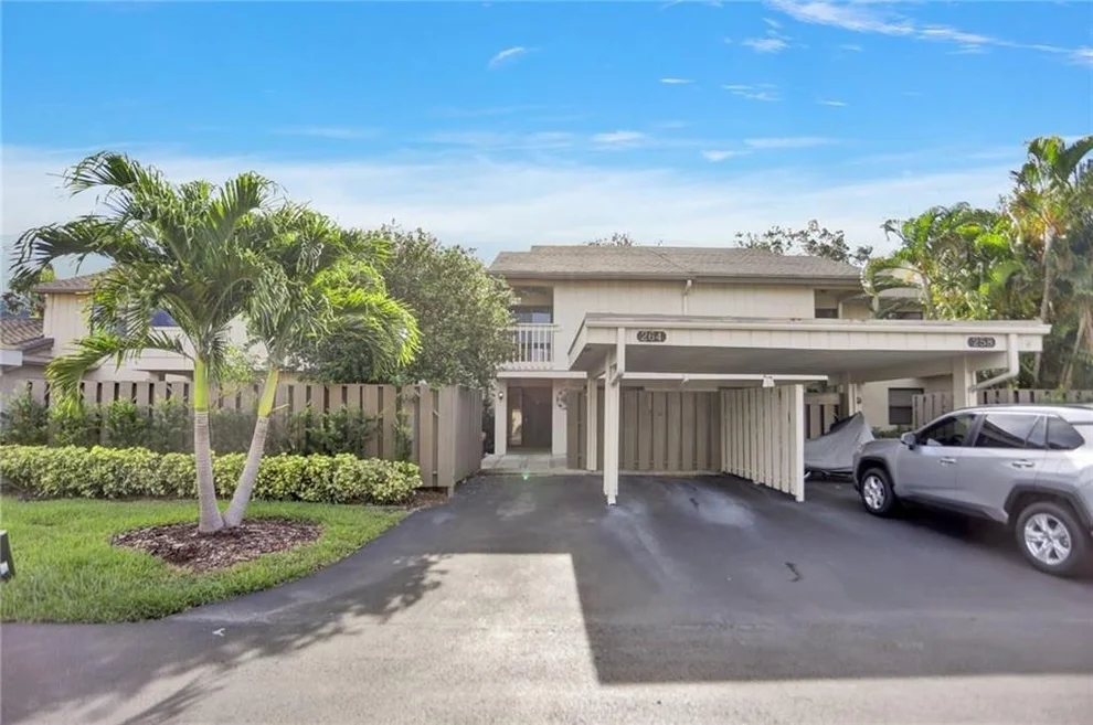 Unit for sale at 264 Deer Creek Wildwood Lane E, Deerfield Beach, FL 33442