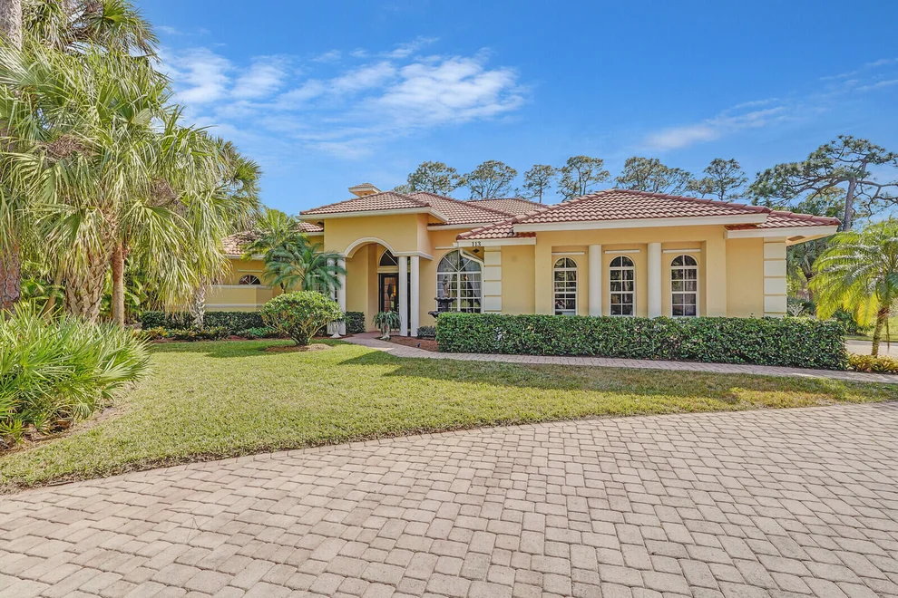 Unit for sale at 113 NE Charleston Oaks Drive, Port St Lucie, FL 34983