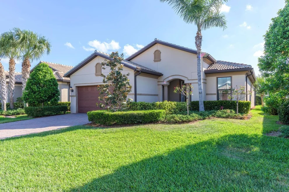Unit for sale at 557 SE Monet Drive, Port St Lucie, FL 34984
