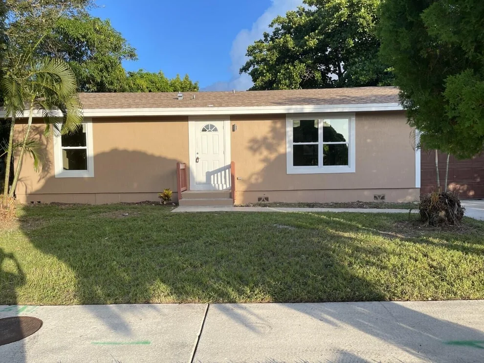 Unit for sale at 300 Lyman Place, West Palm Beach, FL 33409