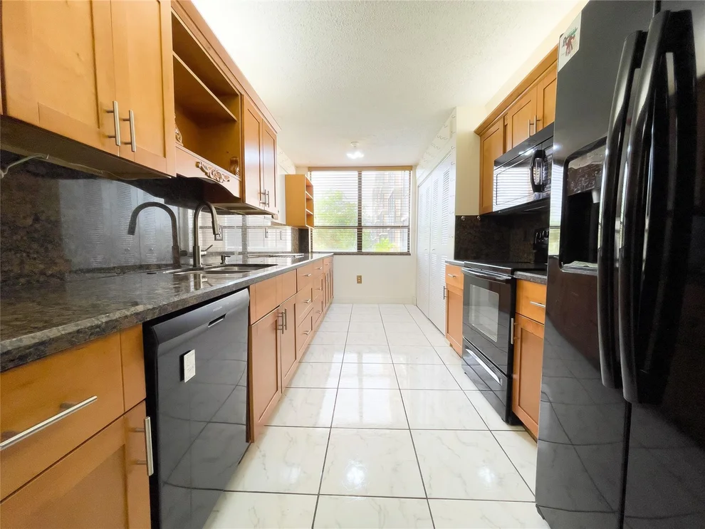 Unit for sale at 900 NE 195th Street, Miami, FL 33179