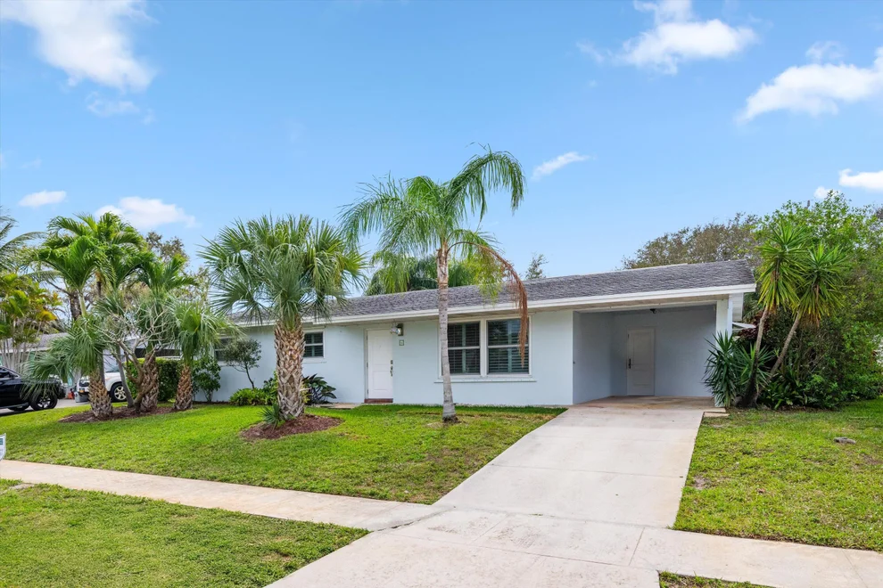 Unit for sale at 16 Ridgewood Circle, Tequesta, FL 33469