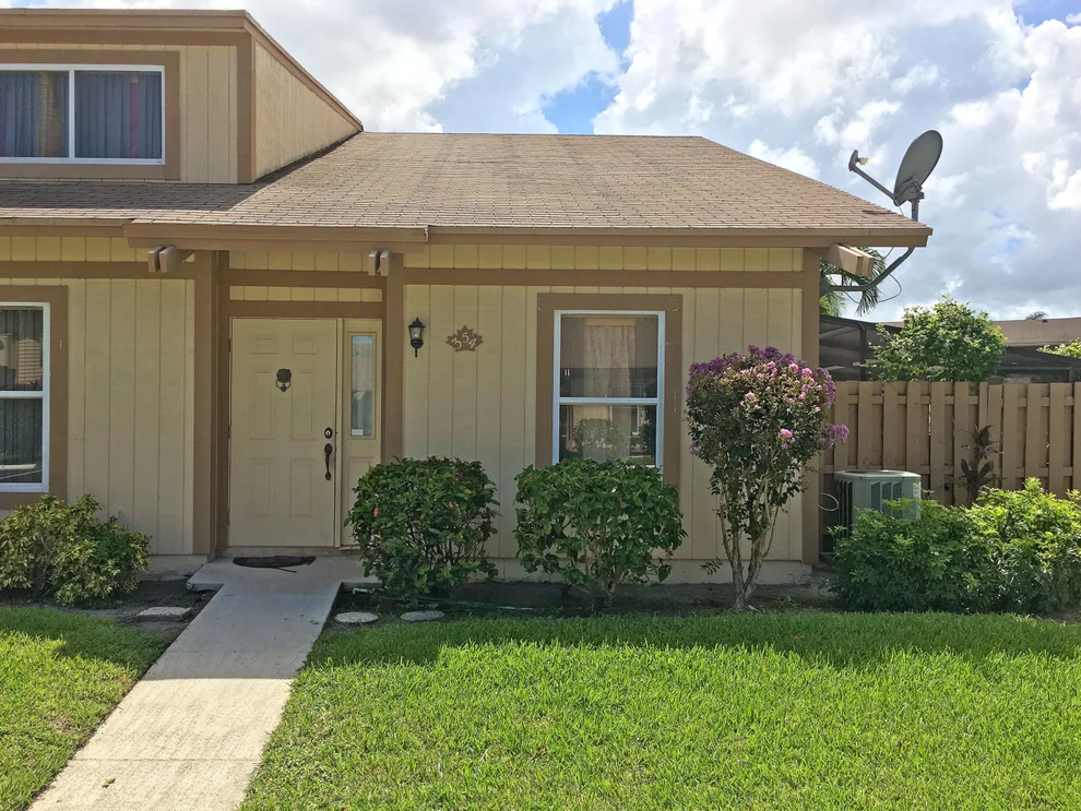 Unit for sale at 354 Maplecrest Circle, Jupiter, FL 33458