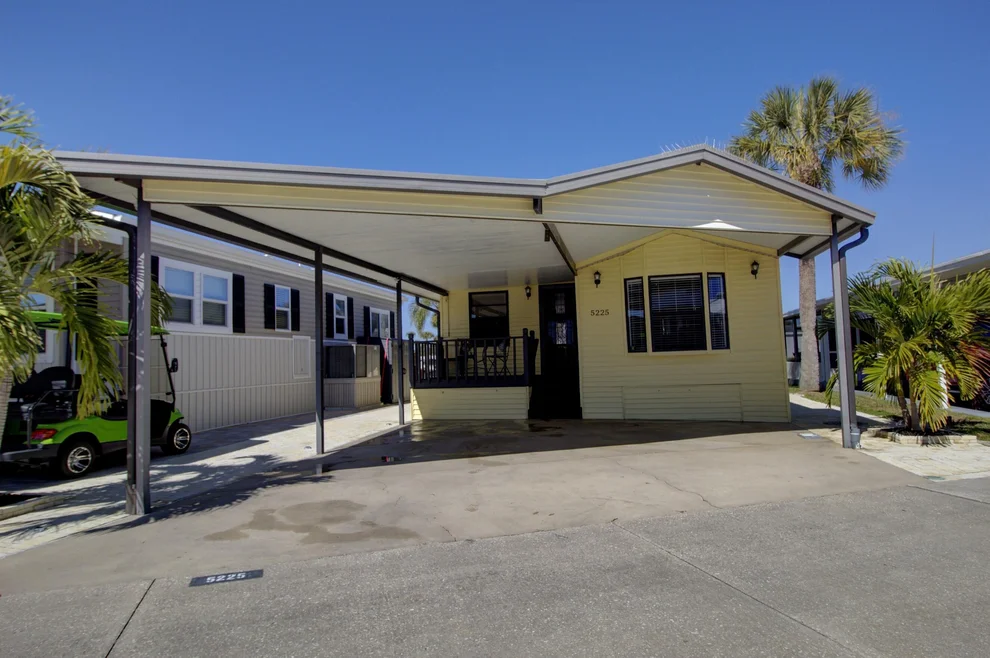 Unit for sale at 5225 SE 67th Avenue, Okeechobee, FL 34974