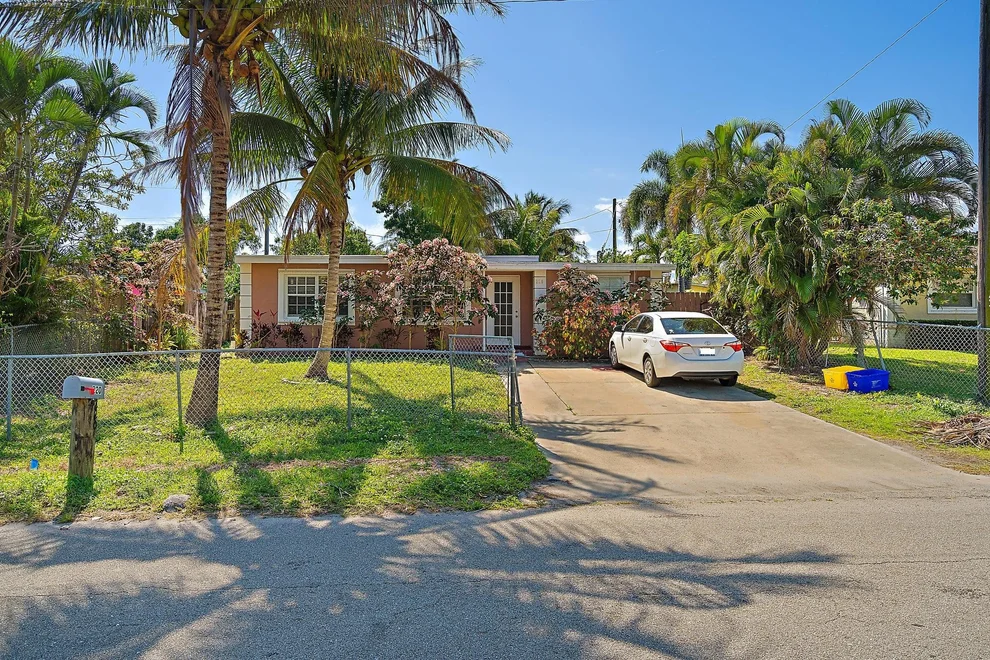 Unit for sale at 220 Mentone Road, Boynton Beach, FL 33435