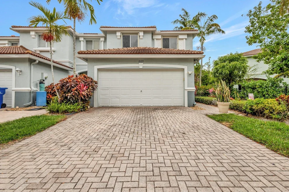 Unit for sale at 2125 Oakmont Drive, Riviera Beach, FL 33404