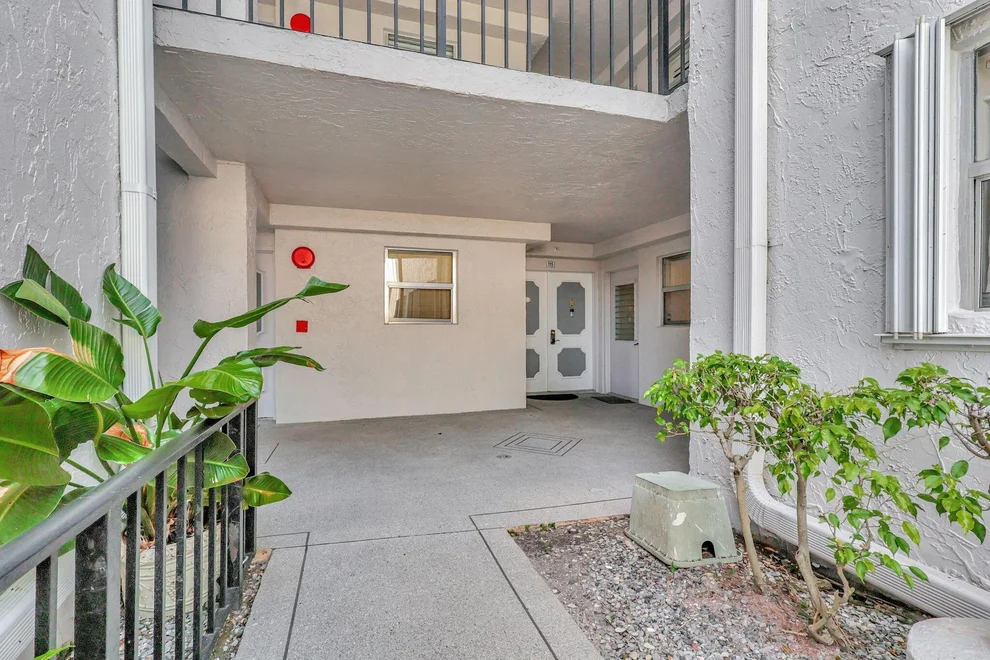 Unit for sale at 6850 10th Avenue N, Lake Worth, FL 33467