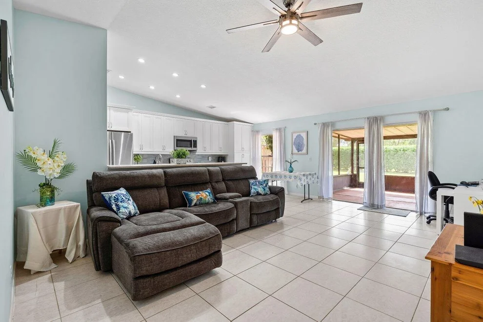 Unit for sale at 14 Chelsea Lane, Boynton Beach, FL 33426