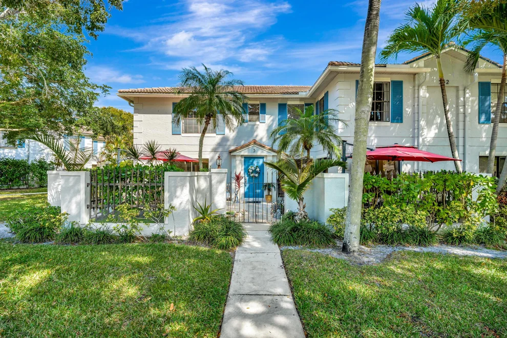 Unit for sale at 352 Prestwick Circle, Palm Beach Gardens, FL 33418