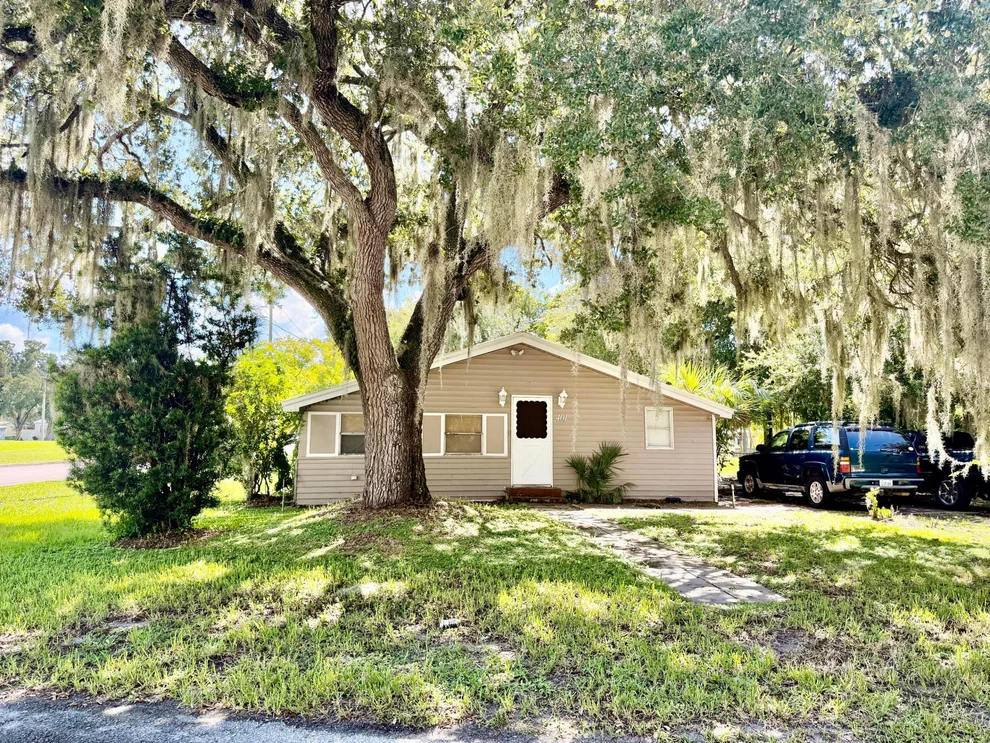 Unit for sale at 401 SE 4TH Avenue, Okeechobee, FL 34974